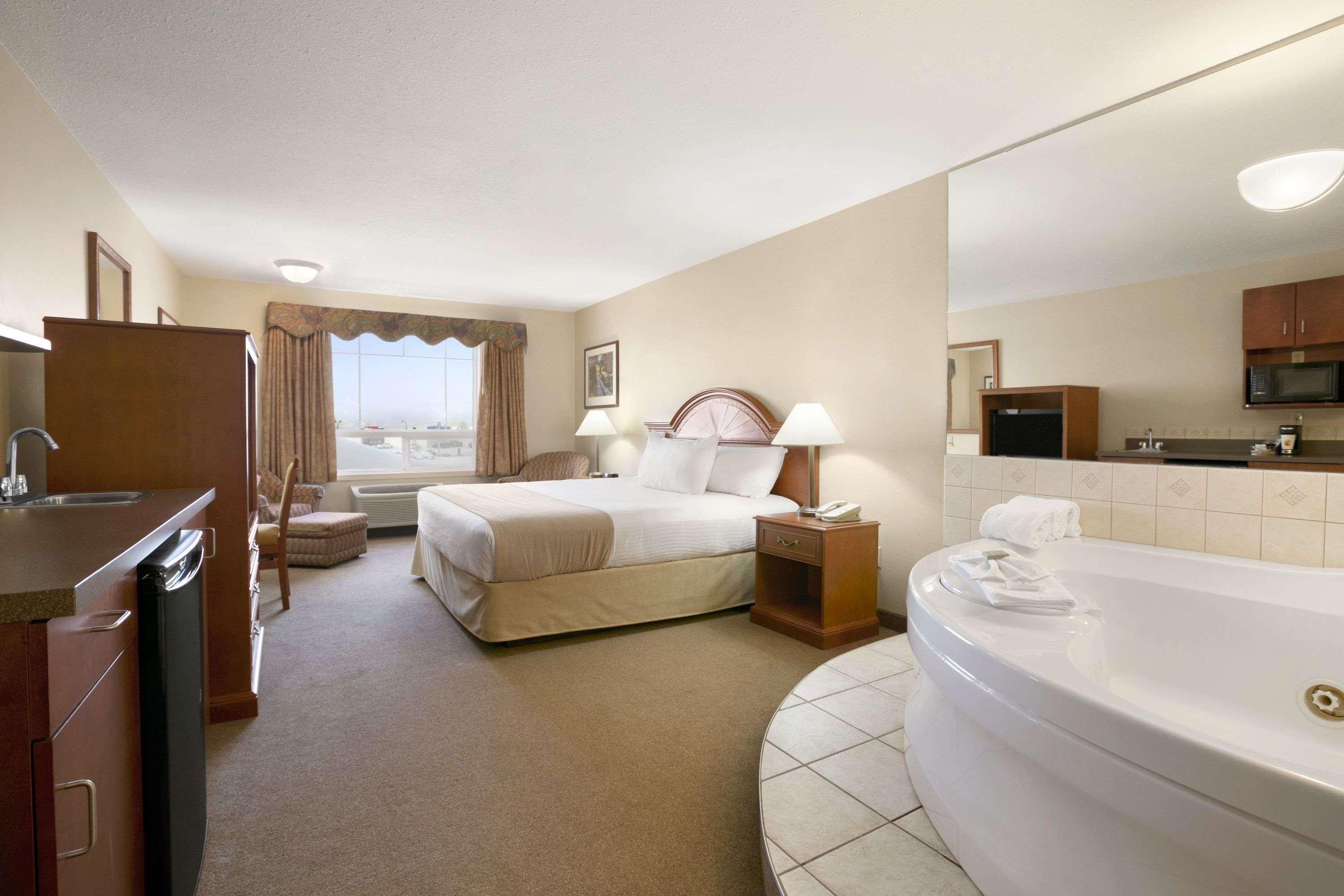 Super 8 By Wyndham High Level Ab Hotell Eksteriør bilde